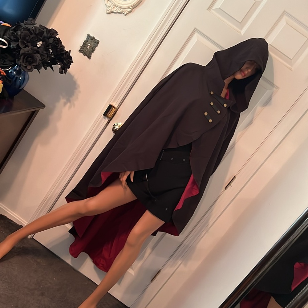 Gothic Black Hooded S Cape w Red Lining brand new without tags